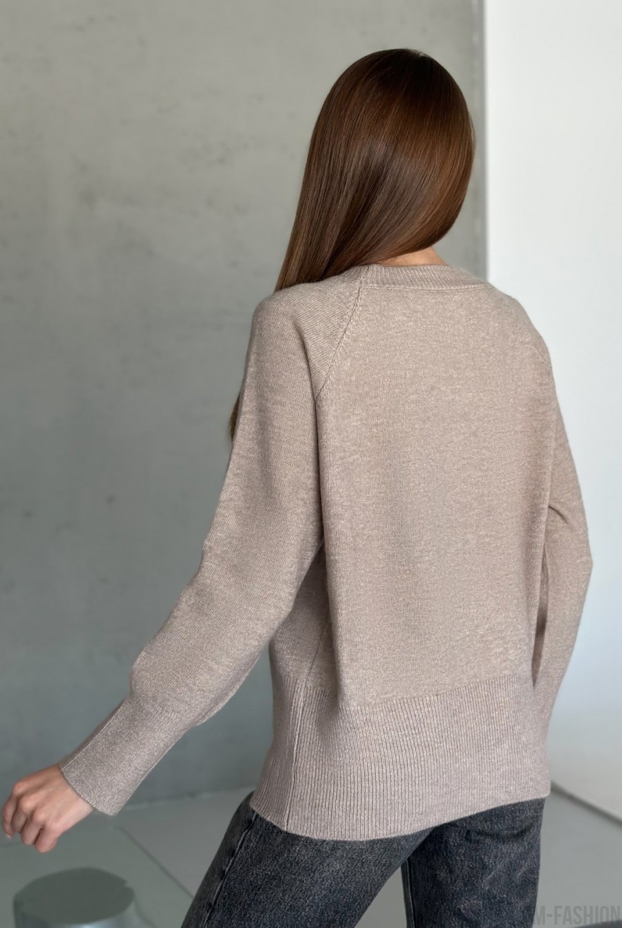 Светло-коричневый ангоровый свитер с удлиненными манжетами - Фото 3