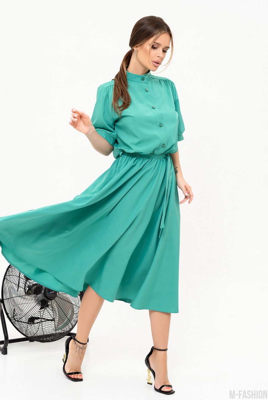 Зеленое платье-рубашка миди длины - Фото 2