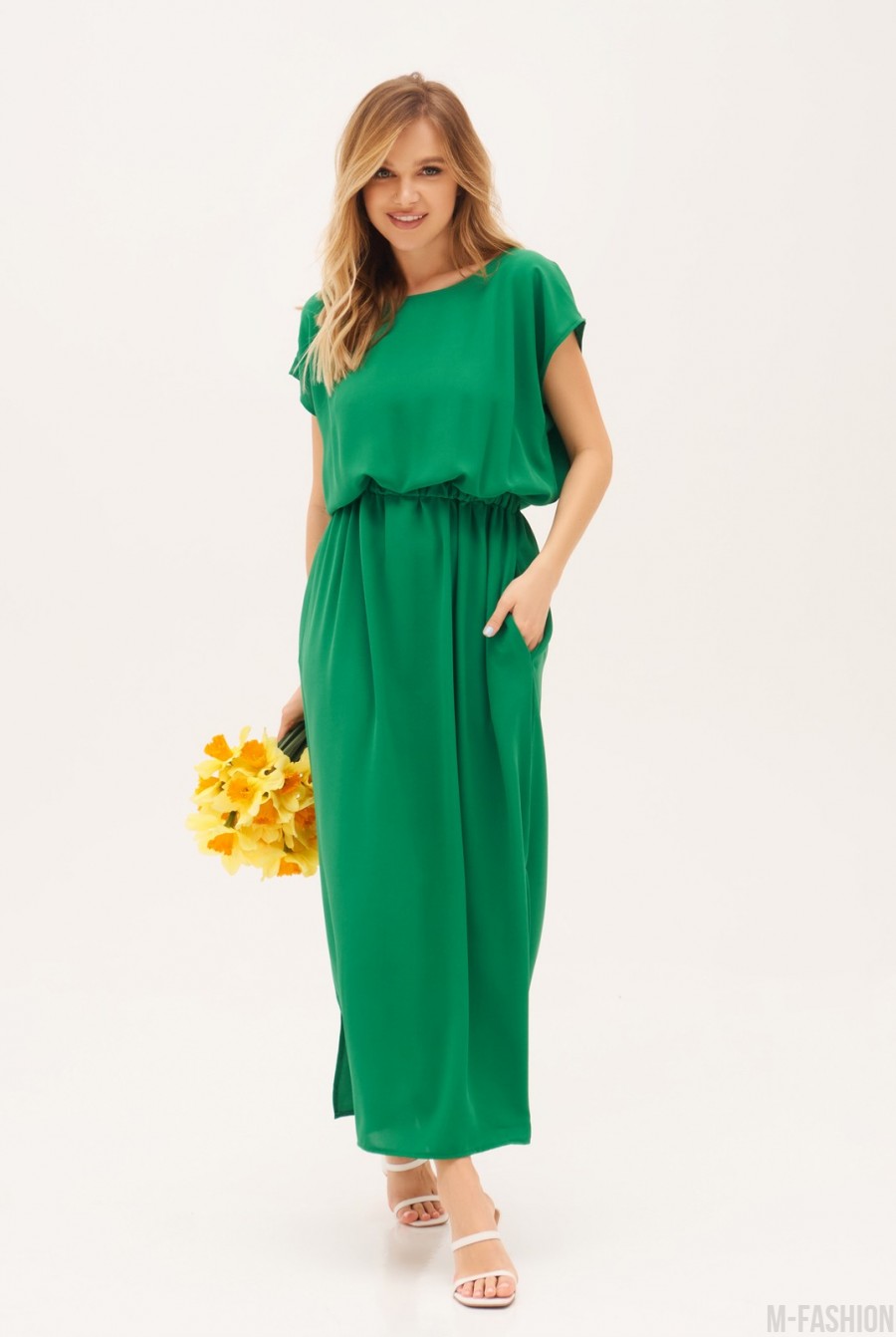 Зеленое платье с фигурным вырезом на спинке - Фото 2