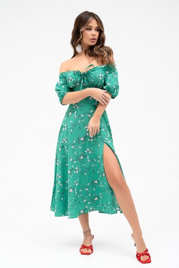 Зеленое платье с открытыми печами