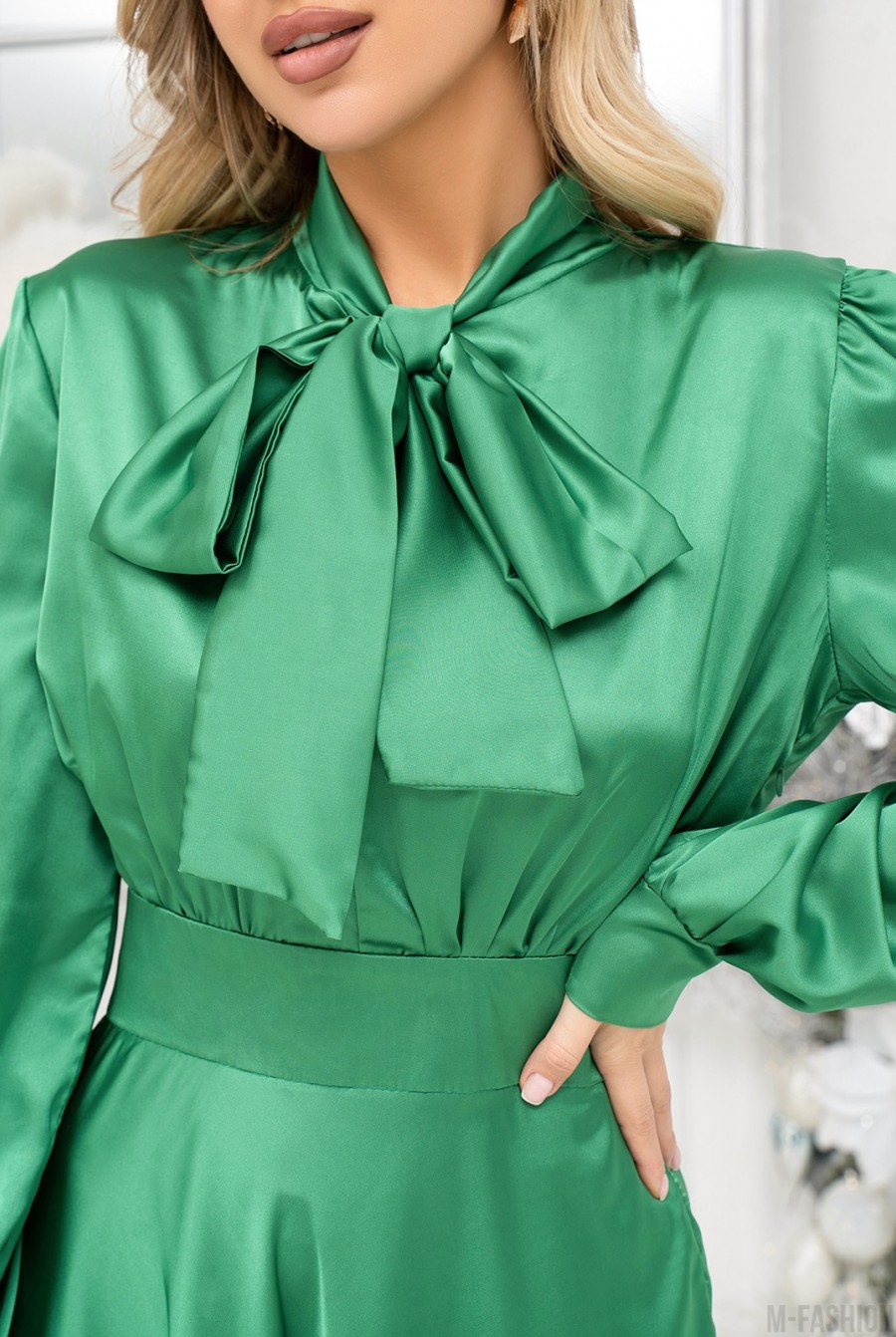 Зеленое шелковое платье с бантом - Фото 4