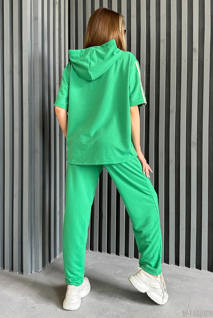 Зеленый трикотажный костюм с тесемками - Фото 3