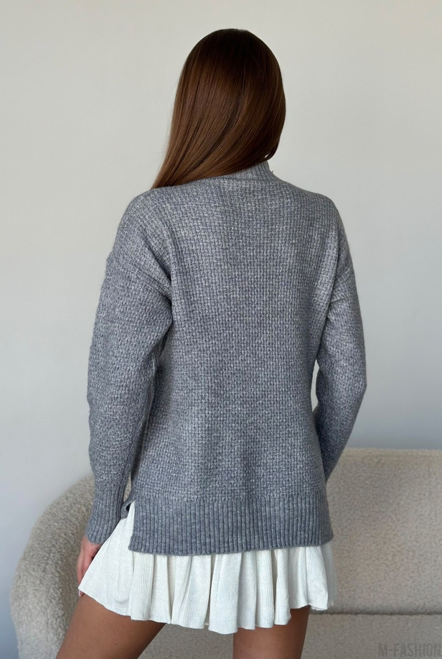 Агноровый свободный свитер темно-серого цвета - Фото 3