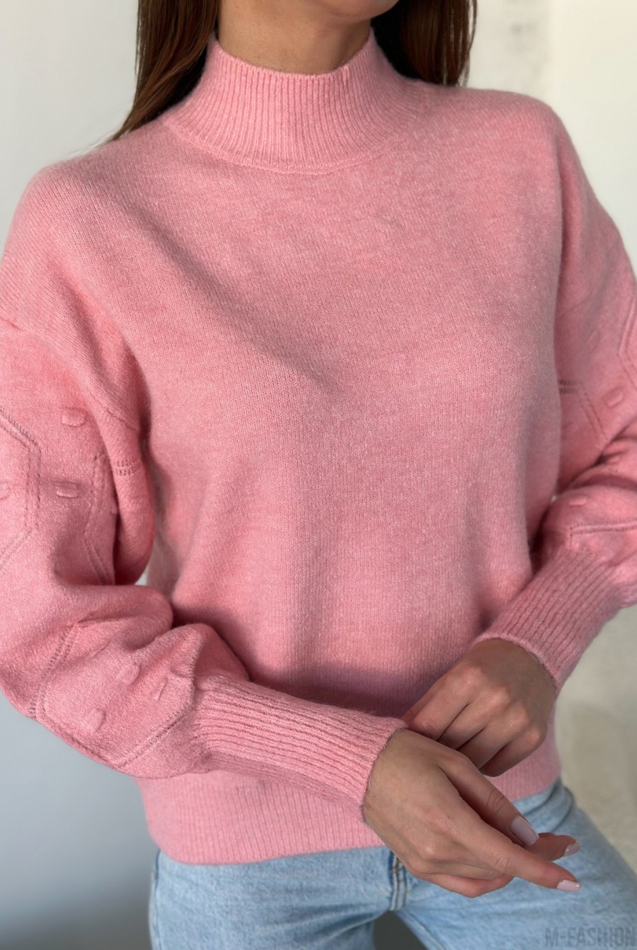 Ангоровый розовый свитер с объемными рукавами - Фото 4