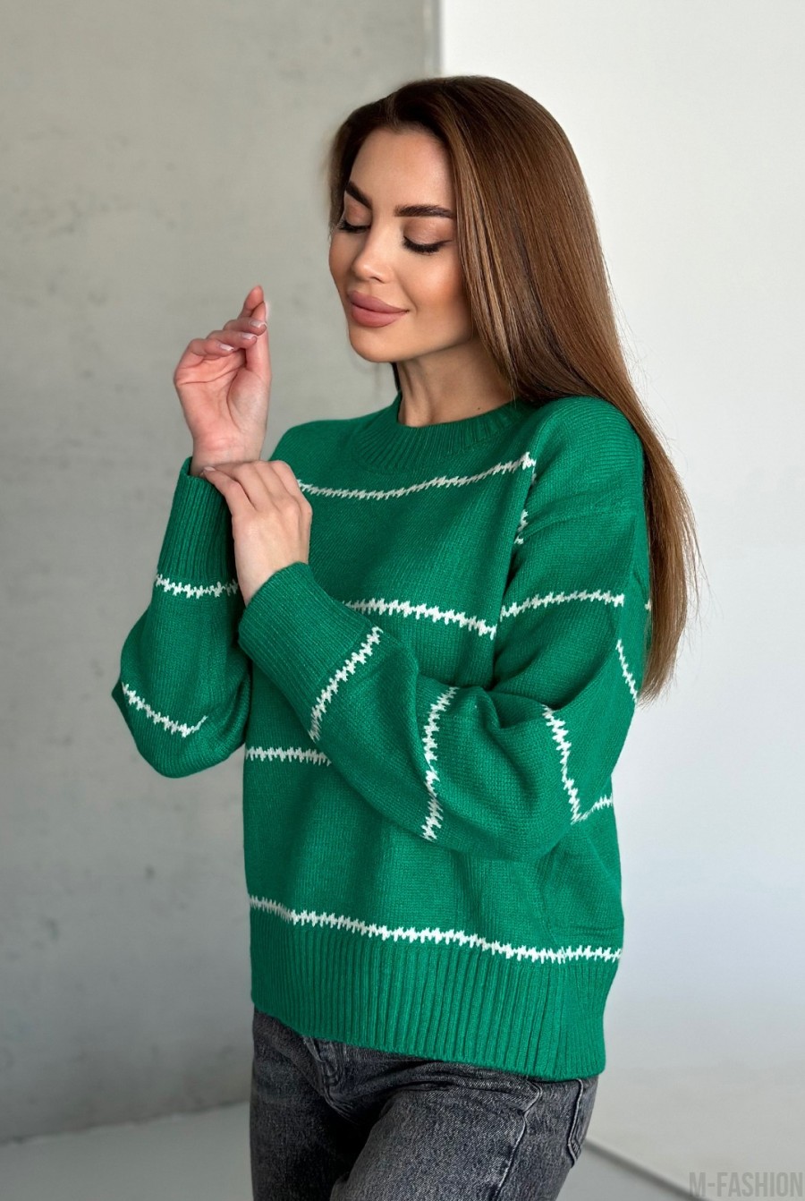 Ангоровый вязаный свитер зеленого цвета в полоску - Фото 2