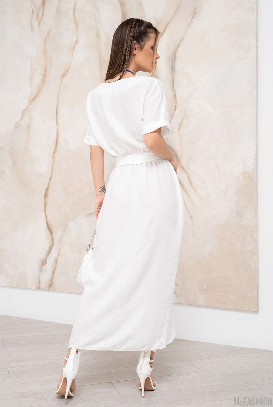 Белое длинное платье с разрезом на ноге - Фото 3