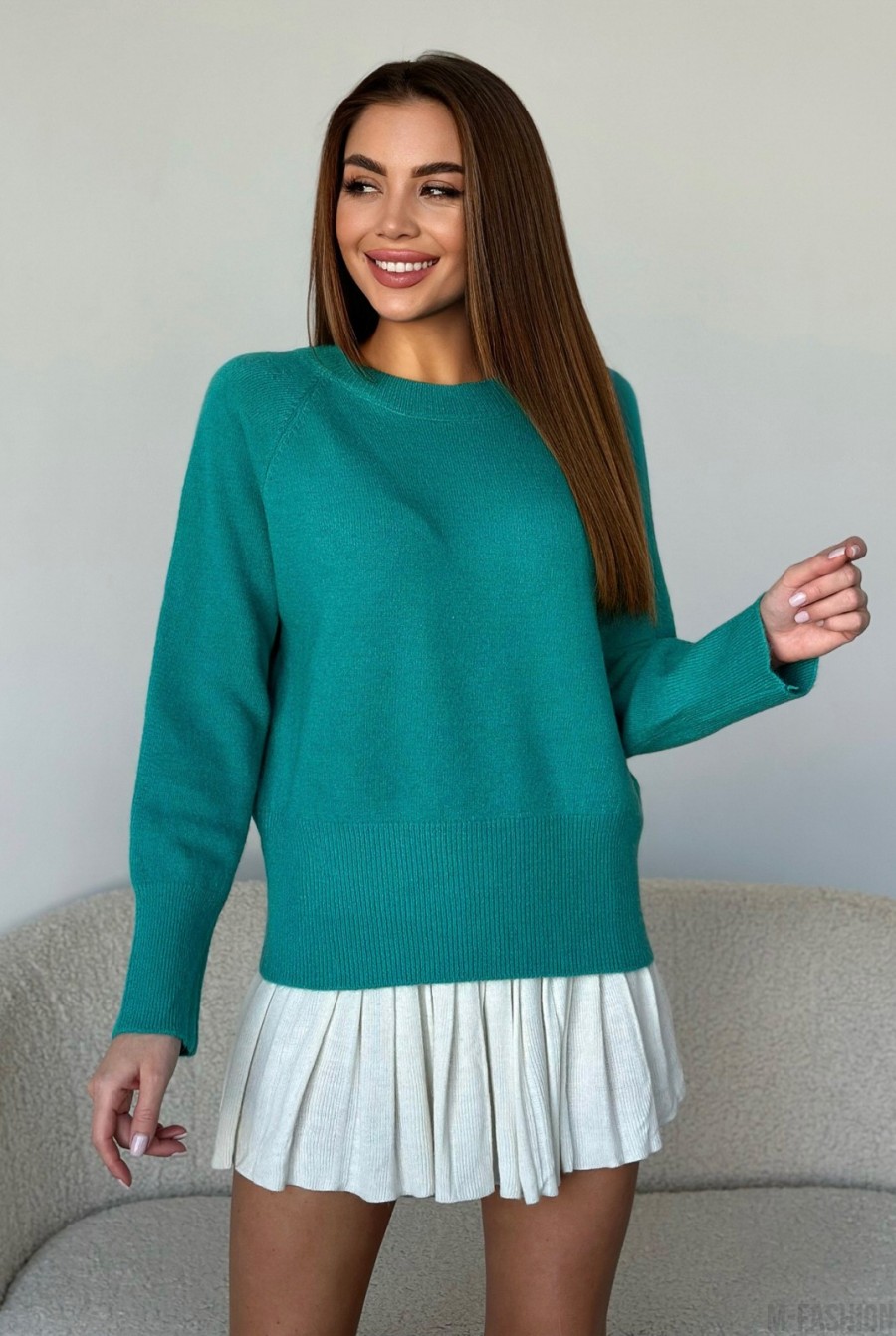 Бирюзовый ангоровый свитер с удлиненными манжетами  - Фото 1