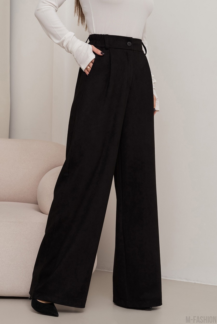 Черные широкие брюки палаццо из эко-замши - Фото 2