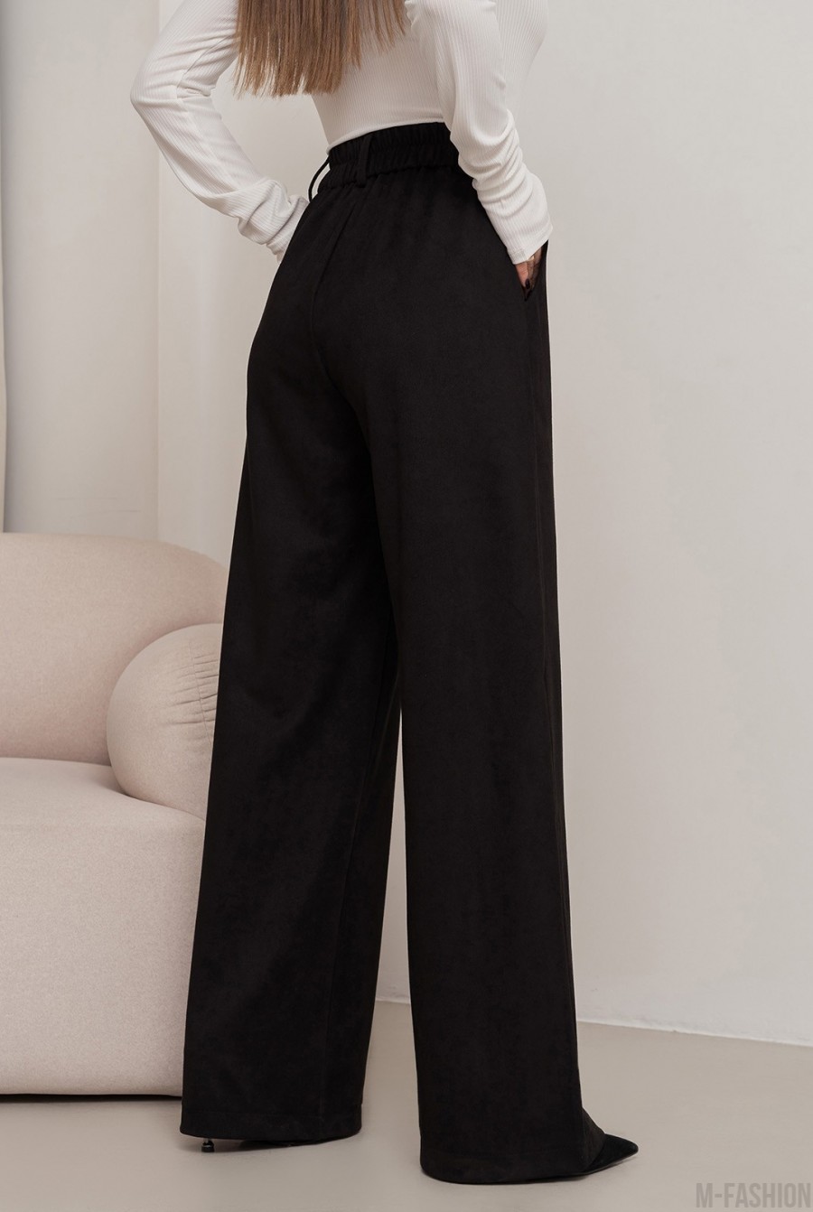 Черные широкие брюки палаццо из эко-замши - Фото 3