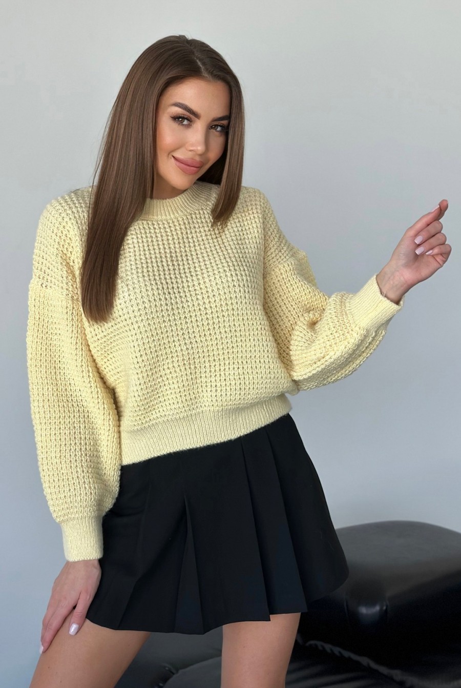 Желтый вязаный свитер из шерсти  - Фото 1