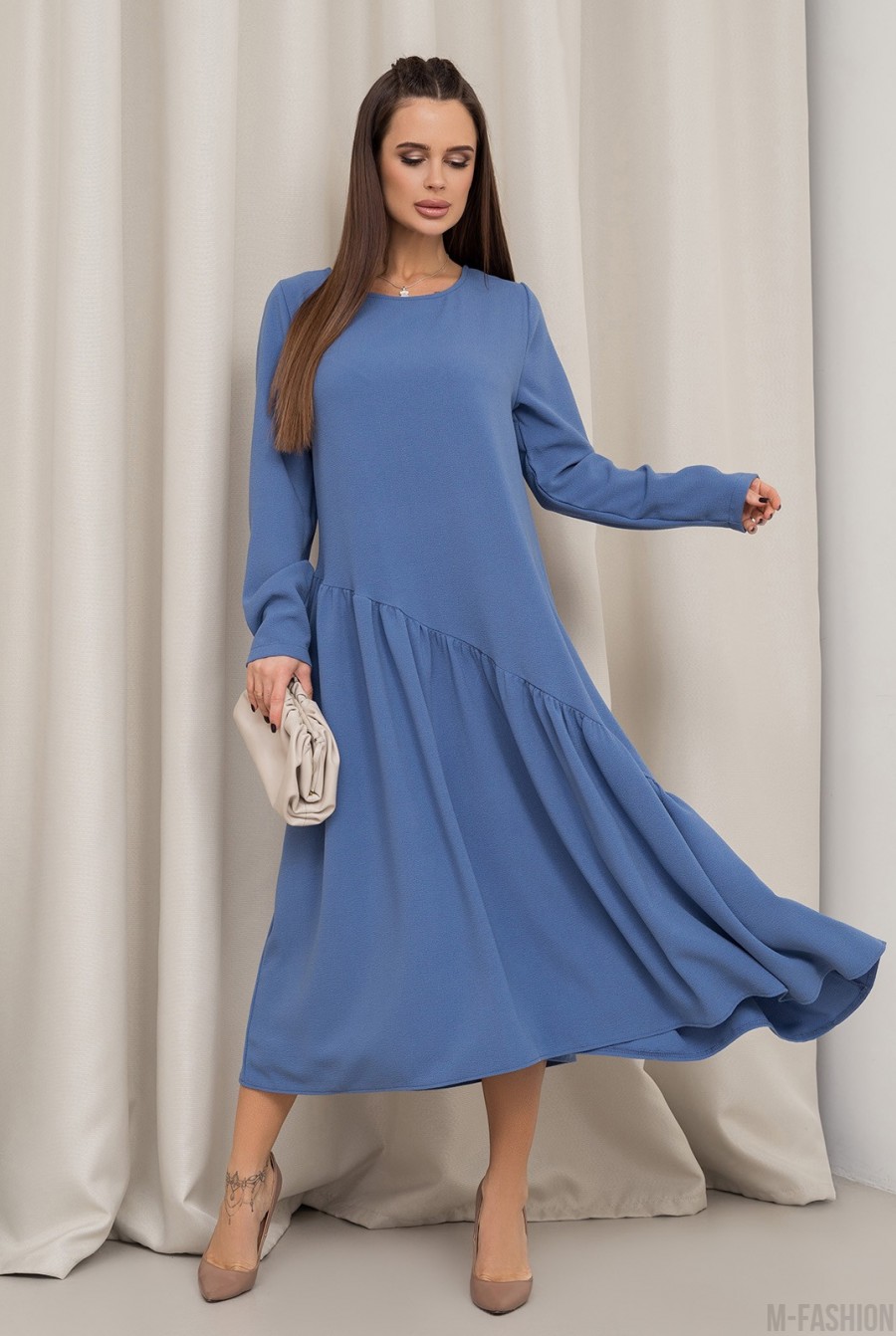 Голубое платье с асимметричным воланом  - Фото 1