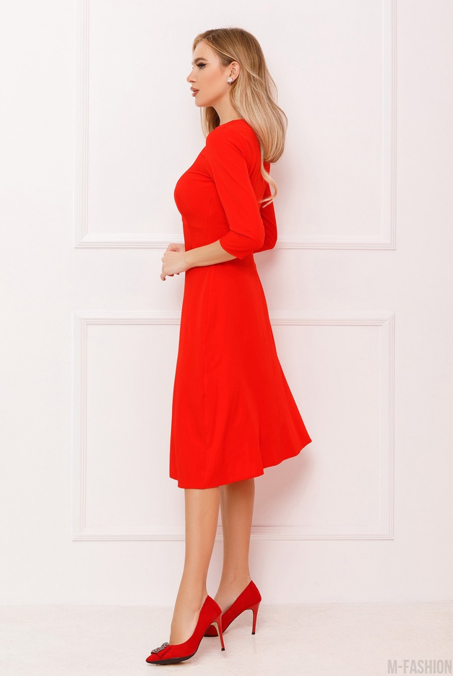 Классическое платье красного цвета - Фото 2