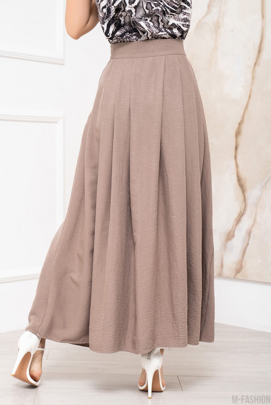 Коричневая текстурированная юбка со сборками - Фото 2