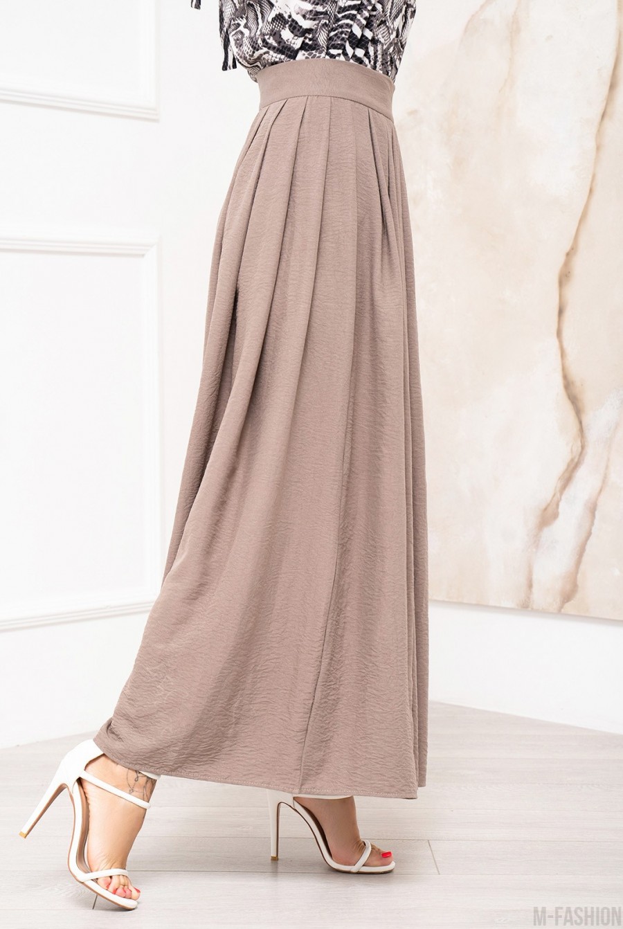 Коричневая текстурированная юбка со сборками - Фото 3