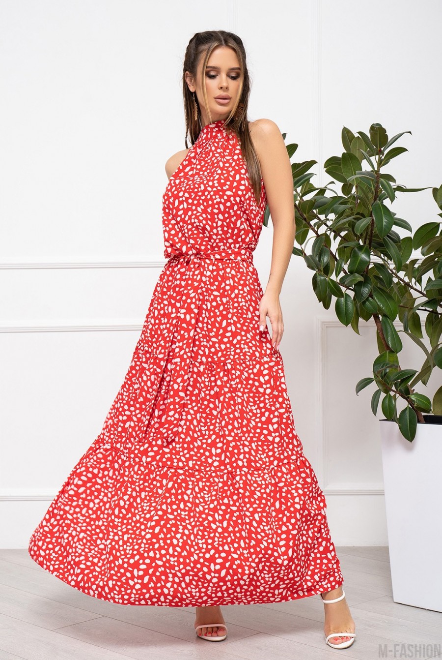 Красное длинное платье с воланом  - Фото 1