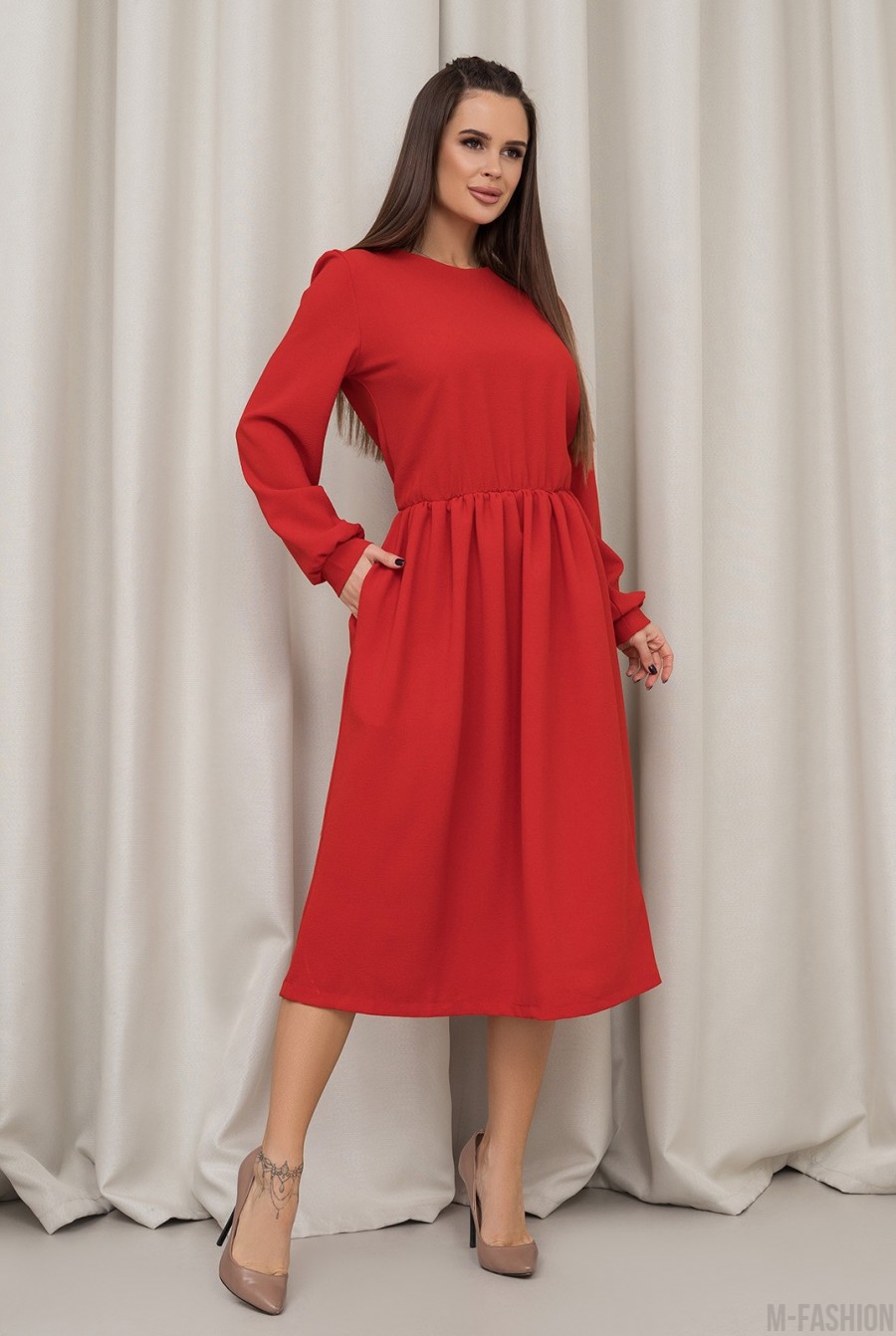 Красное классическое платье с длинными рукавами - Фото 2