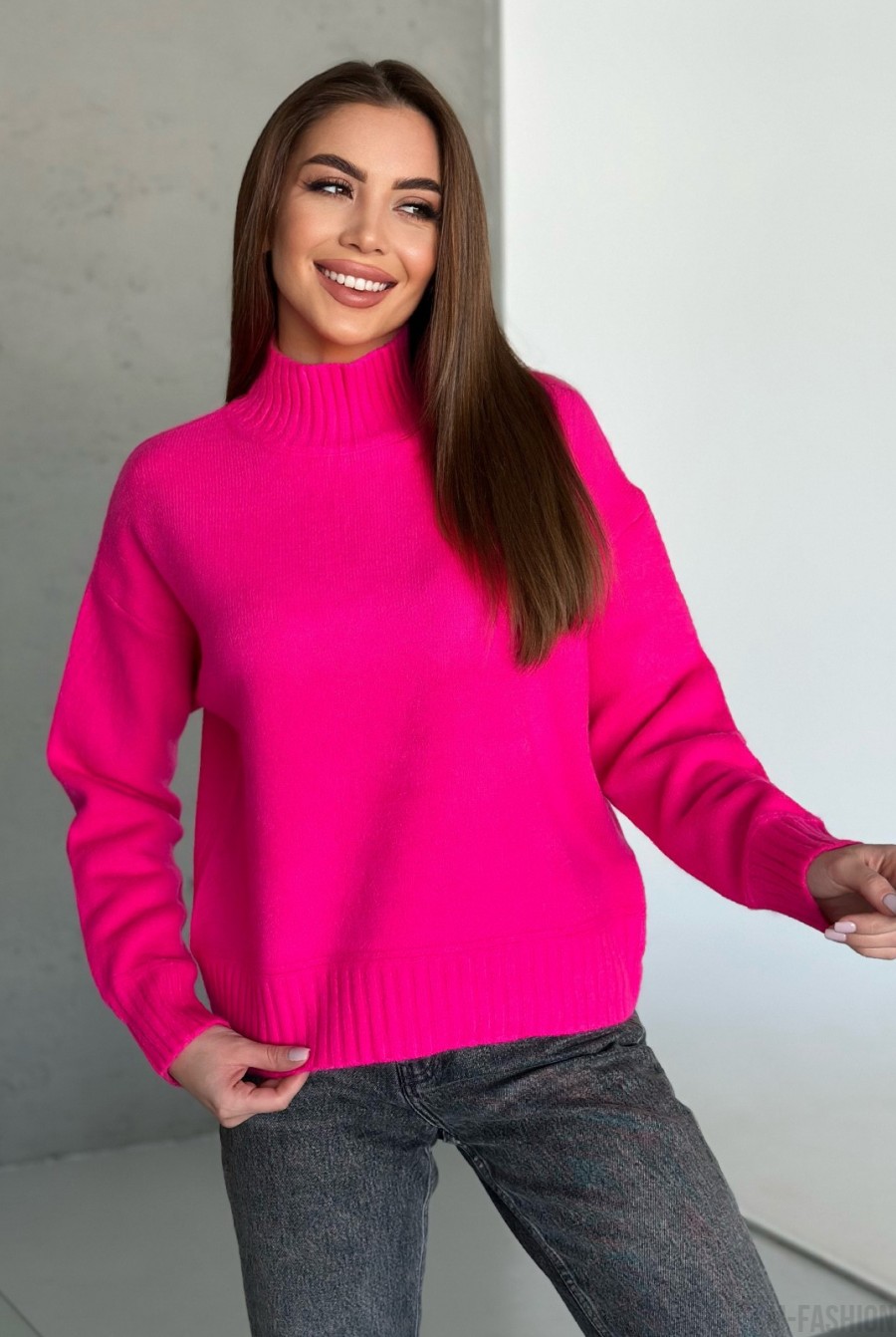 Малиновый ангоровый свитер с высоким горлом  - Фото 1