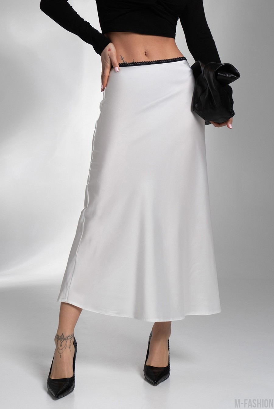 Молочная шелковая юбка-колокол в бельевом стиле  - Фото 1