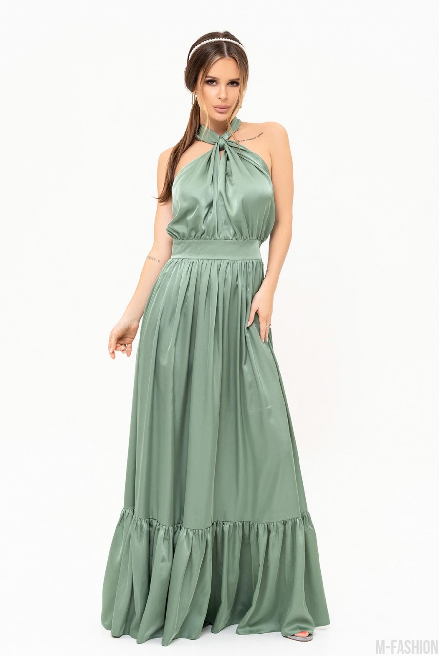Оливковое шелковое длинное платье с открытой спиной - Фото 2