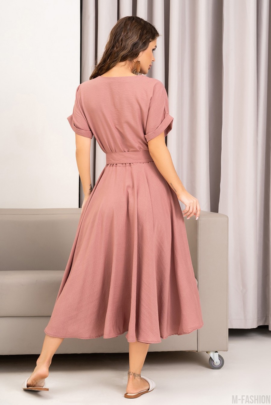Розовое платье с расклешенной юбкой - Фото 3