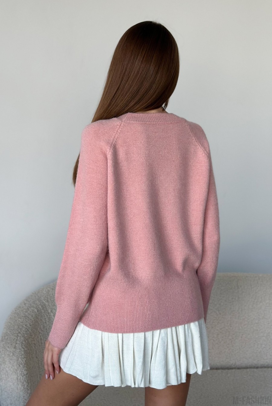 Розовый ангоровый свитер с удлиненными манжетами - Фото 3