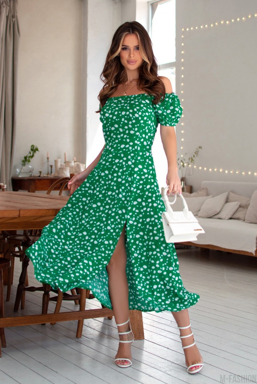 Зеленое хлопковое платье с разрезом  - Фото 1