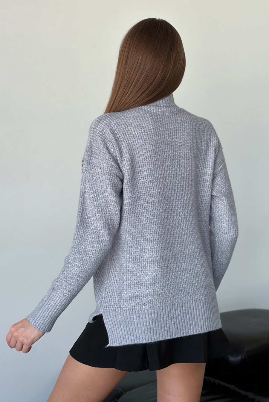 Агноровый свободный свитер серого цвета - Фото 3