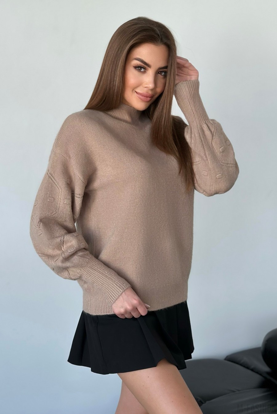 Ангоровый коричневый свитер с объемными рукавами - Фото 2