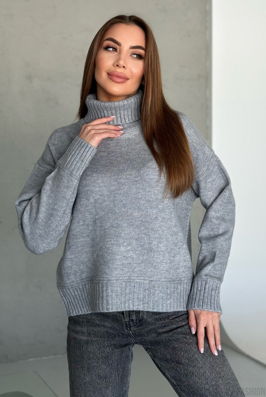Ангоровый серый свитер с высоким горлом  - Фото 1