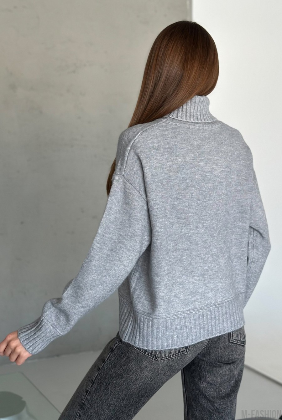 Ангоровый серый свитер с высоким горлом - Фото 3