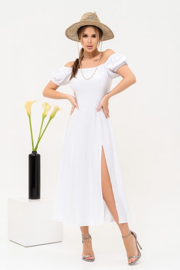 Белое льняное платье с открытыми плечами