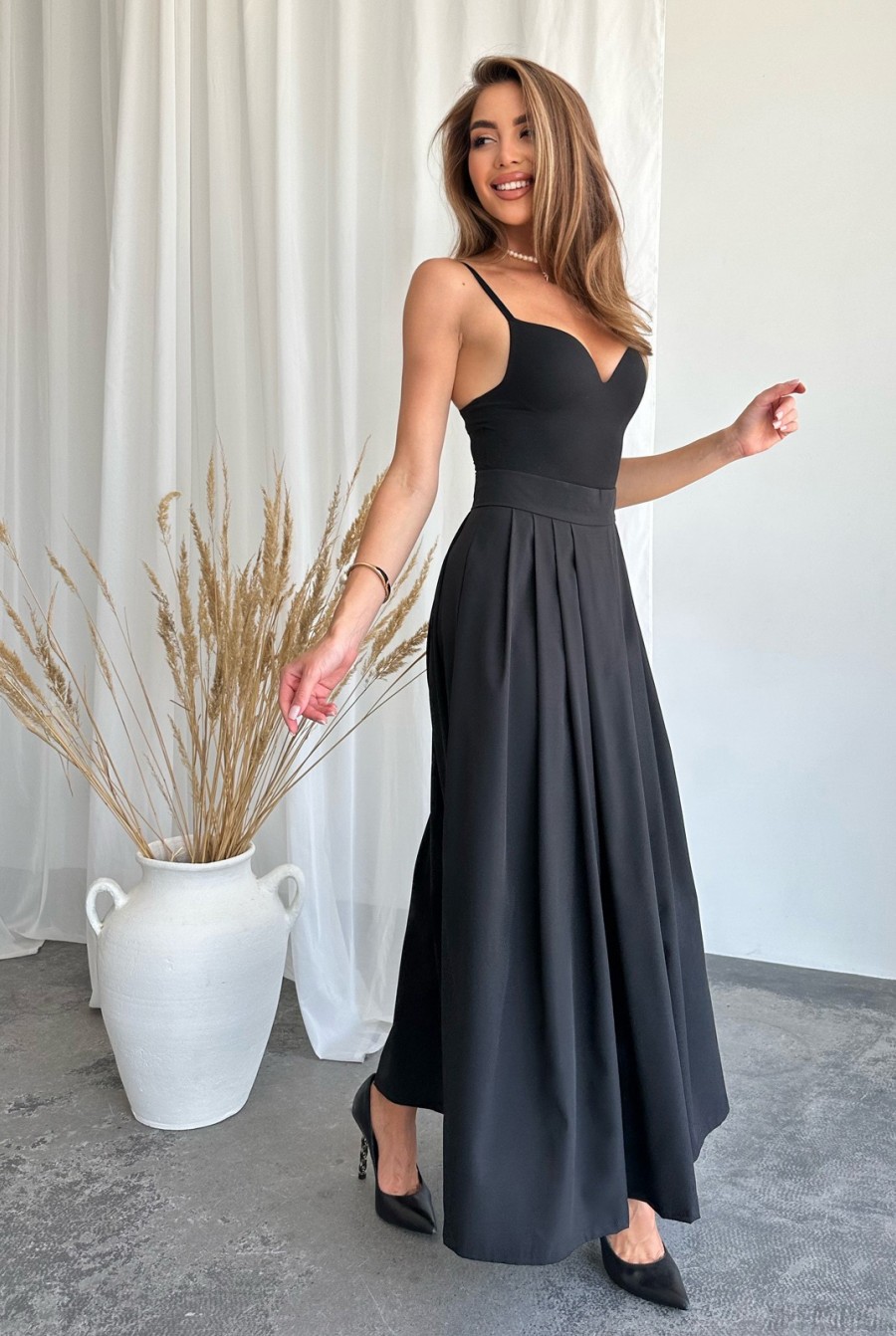 Черная длинная расклешенная юбка - Фото 2