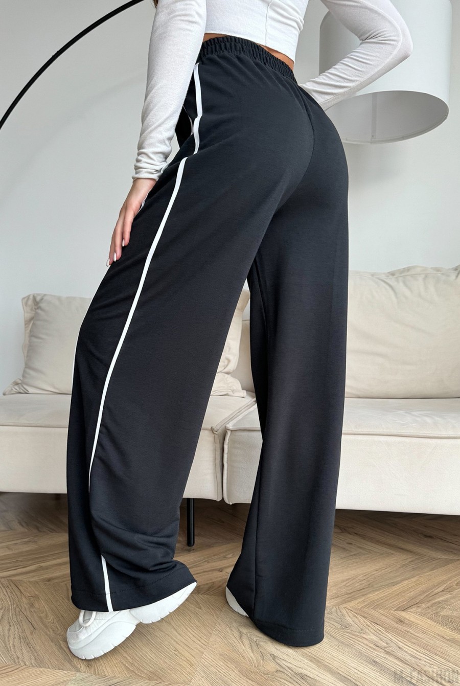 Черные широкие штаны с боковыми тесемками - Фото 4