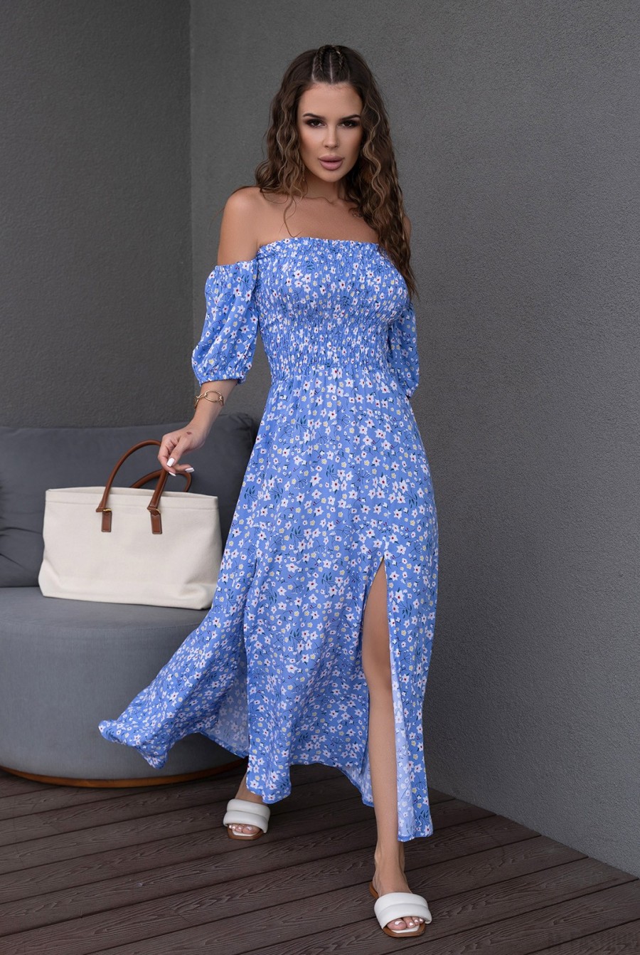 Голубое цветочное платье с лифом-жаткой  - Фото 1
