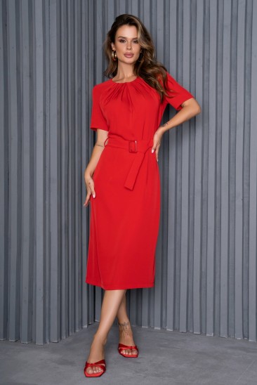 Красное классическое платье со сборками