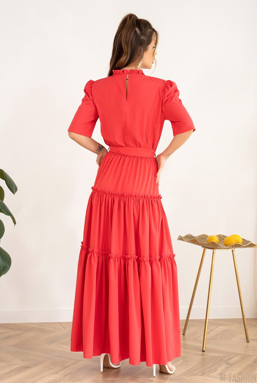 Малиновое длинное платье с рюшами - Фото 3