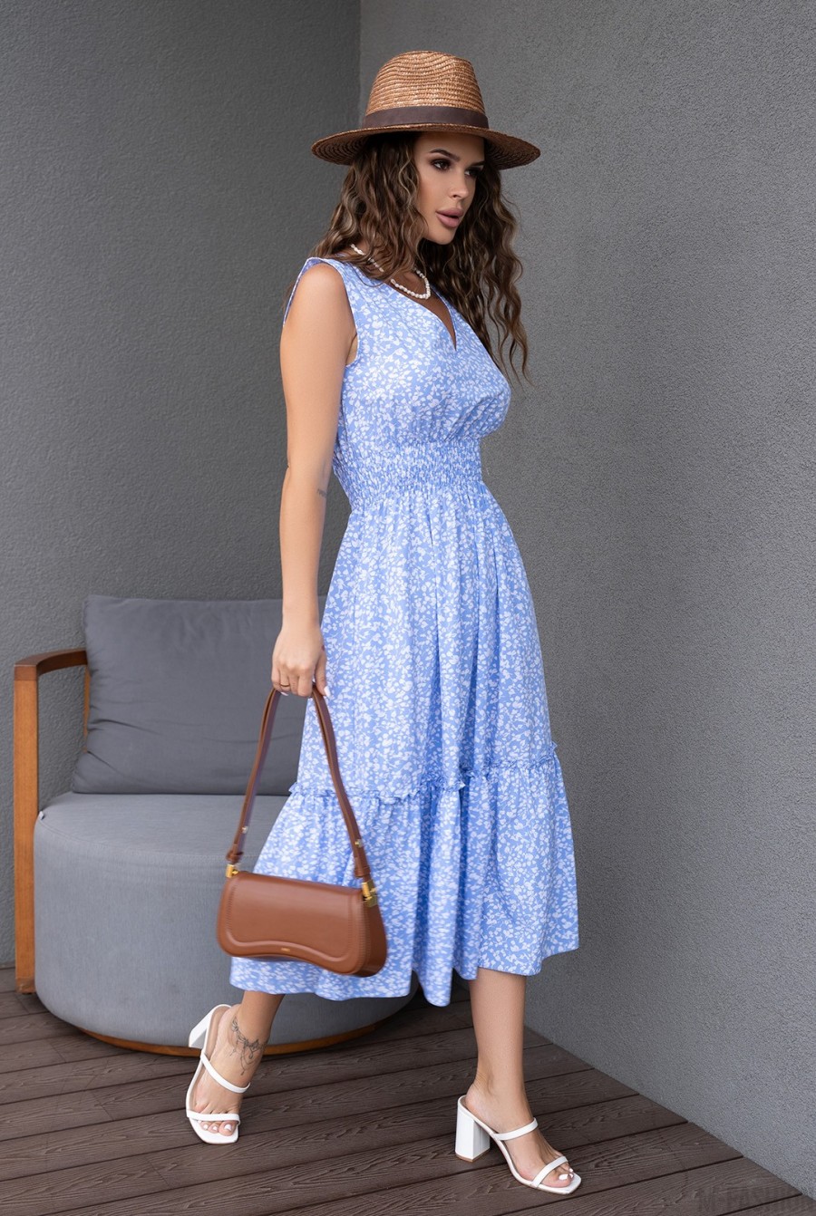 Нежное голубое платье с V-образными вырезами - Фото 2