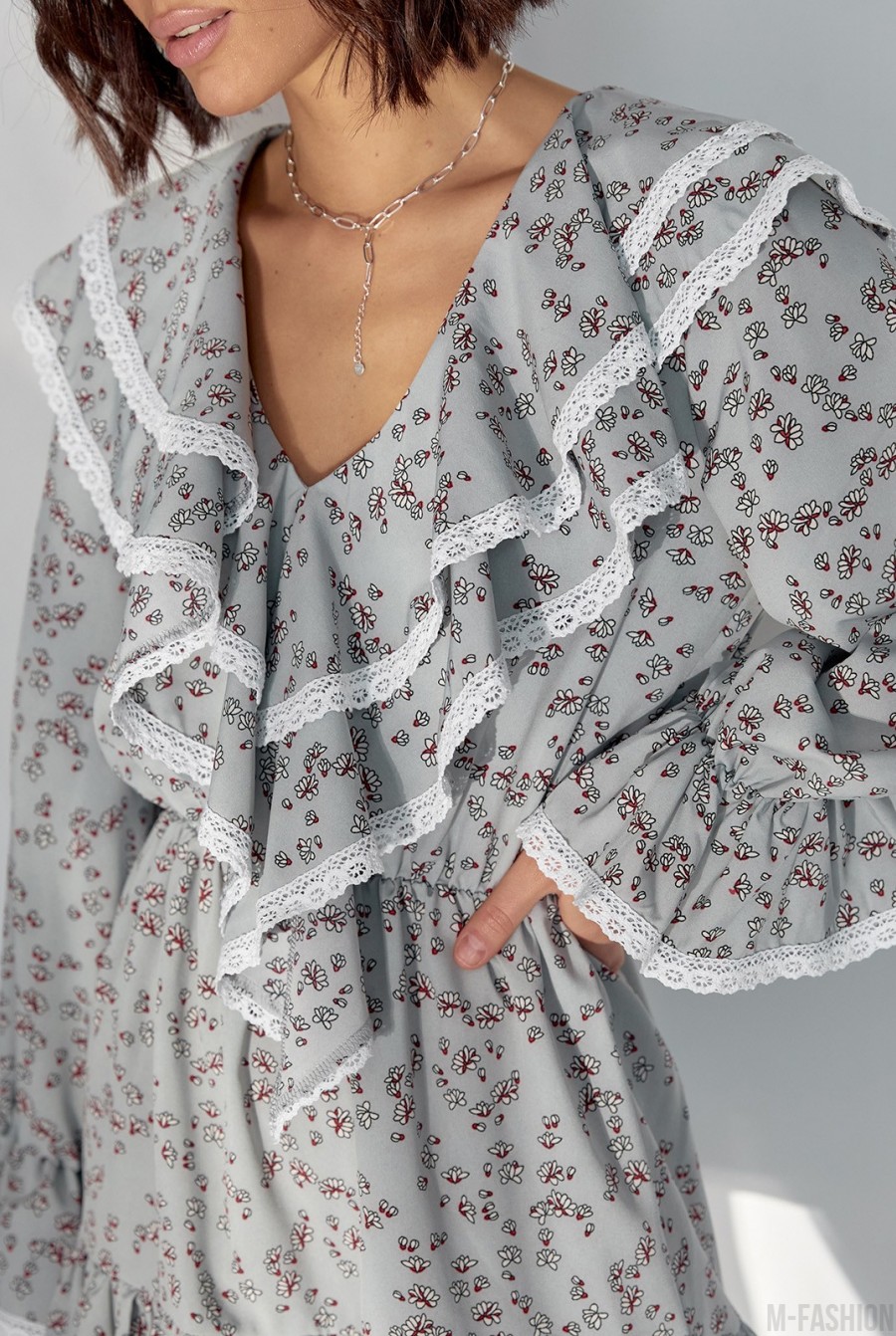Оливковое короткое платье с воланами - Фото 4