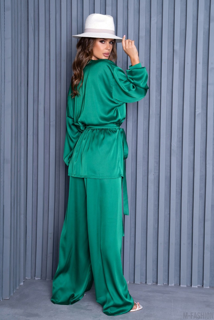 Шелковый зеленый костюм в пижамном стиле - Фото 3