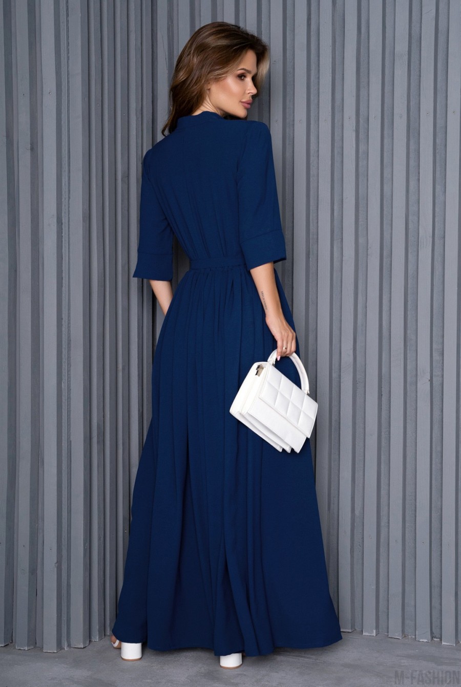 Синее длинное платье с разрезом спереди - Фото 3