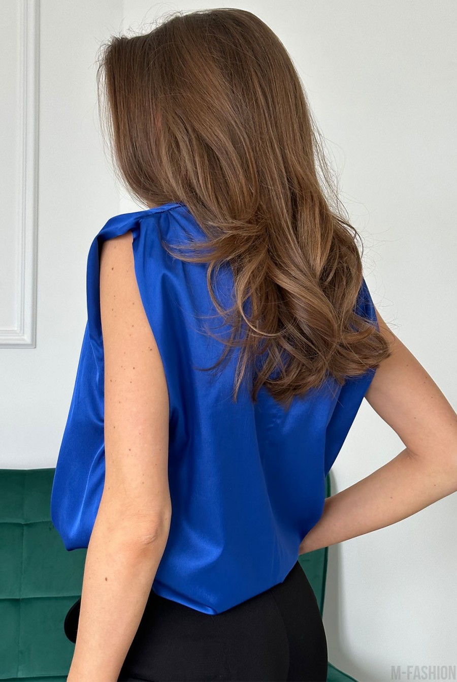 Синяя шелковая блуза без рукавов - Фото 2