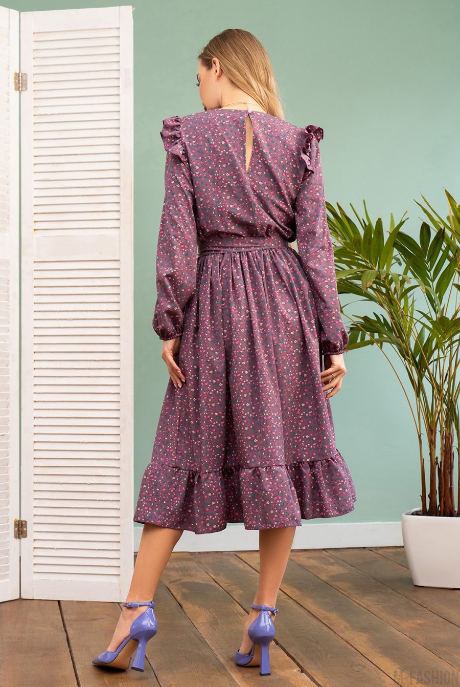 Сиреневое платье декорированное рюшами - Фото 3