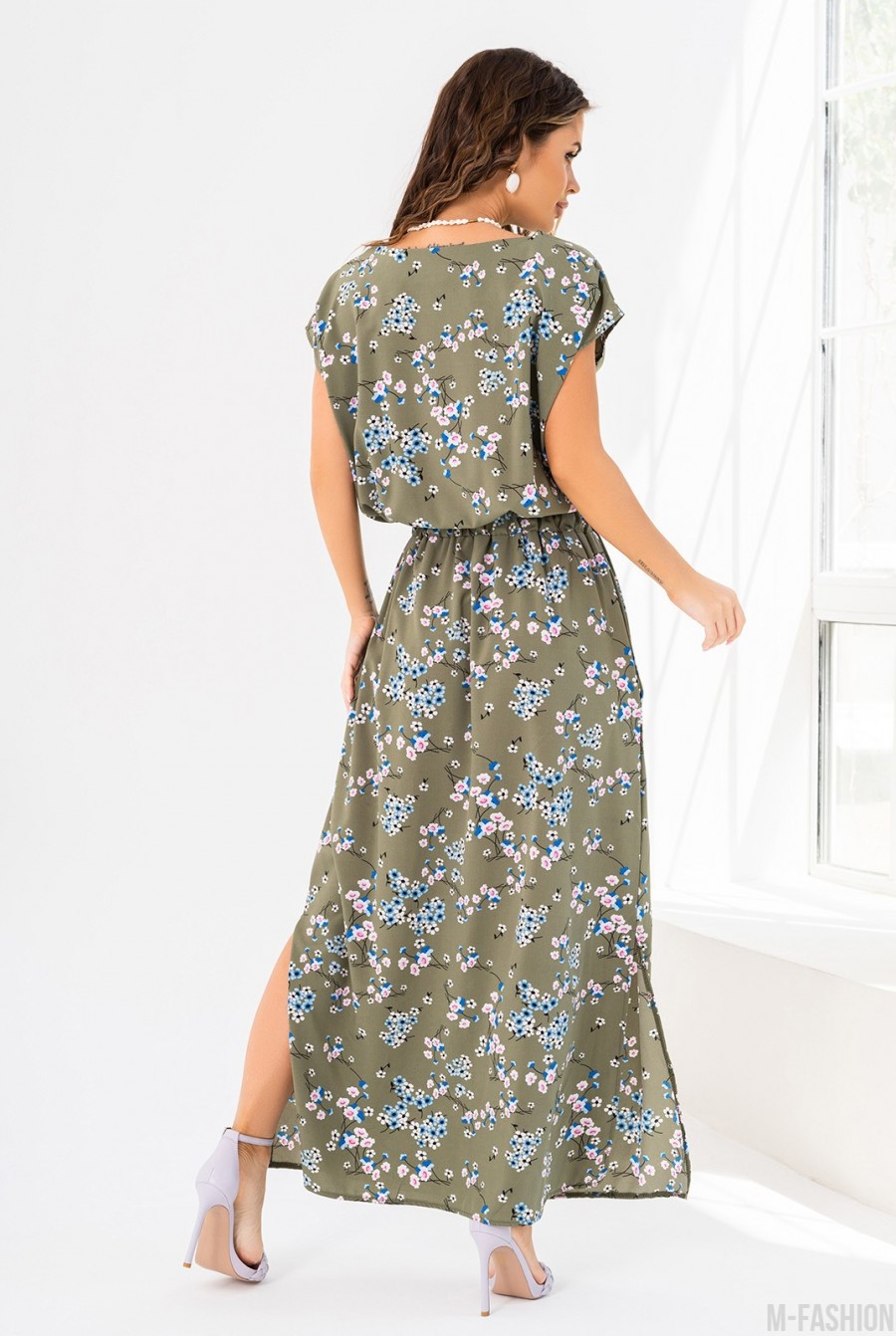 Цветочное длинное платье цвета хаки с разрезами - Фото 3