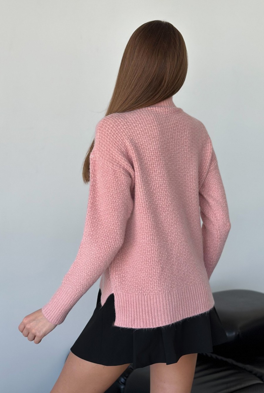 Агноровый свободный свитер розового цвета - Фото 3