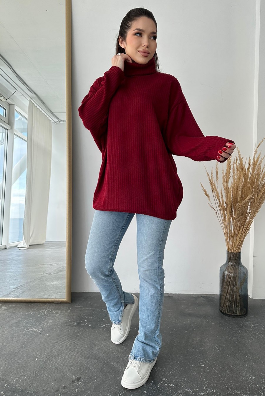 Бордовый удлиненный свитер с высоким горлом - Фото 4