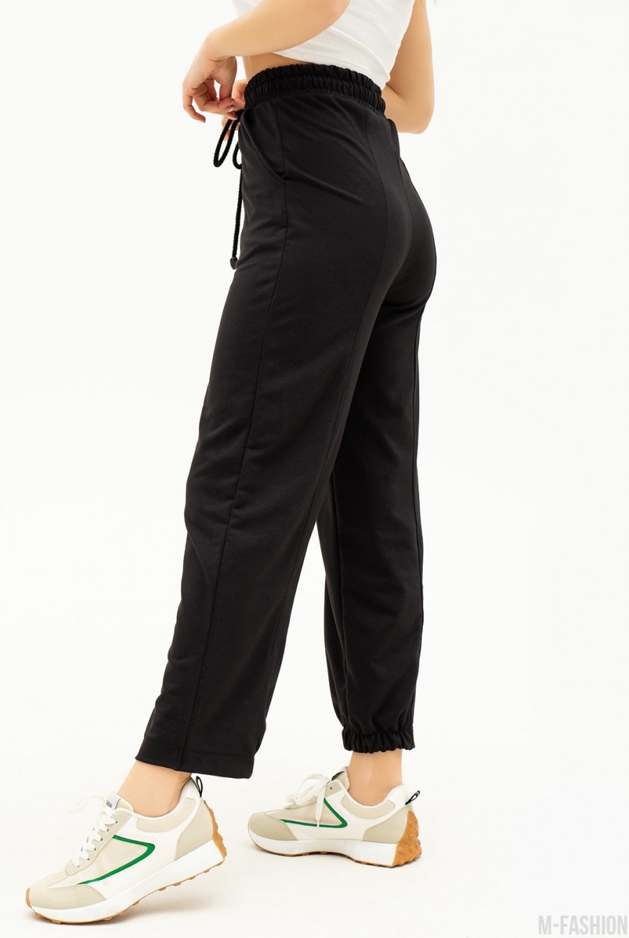 Черные свободные брюки со сборками на манжетах - Фото 2