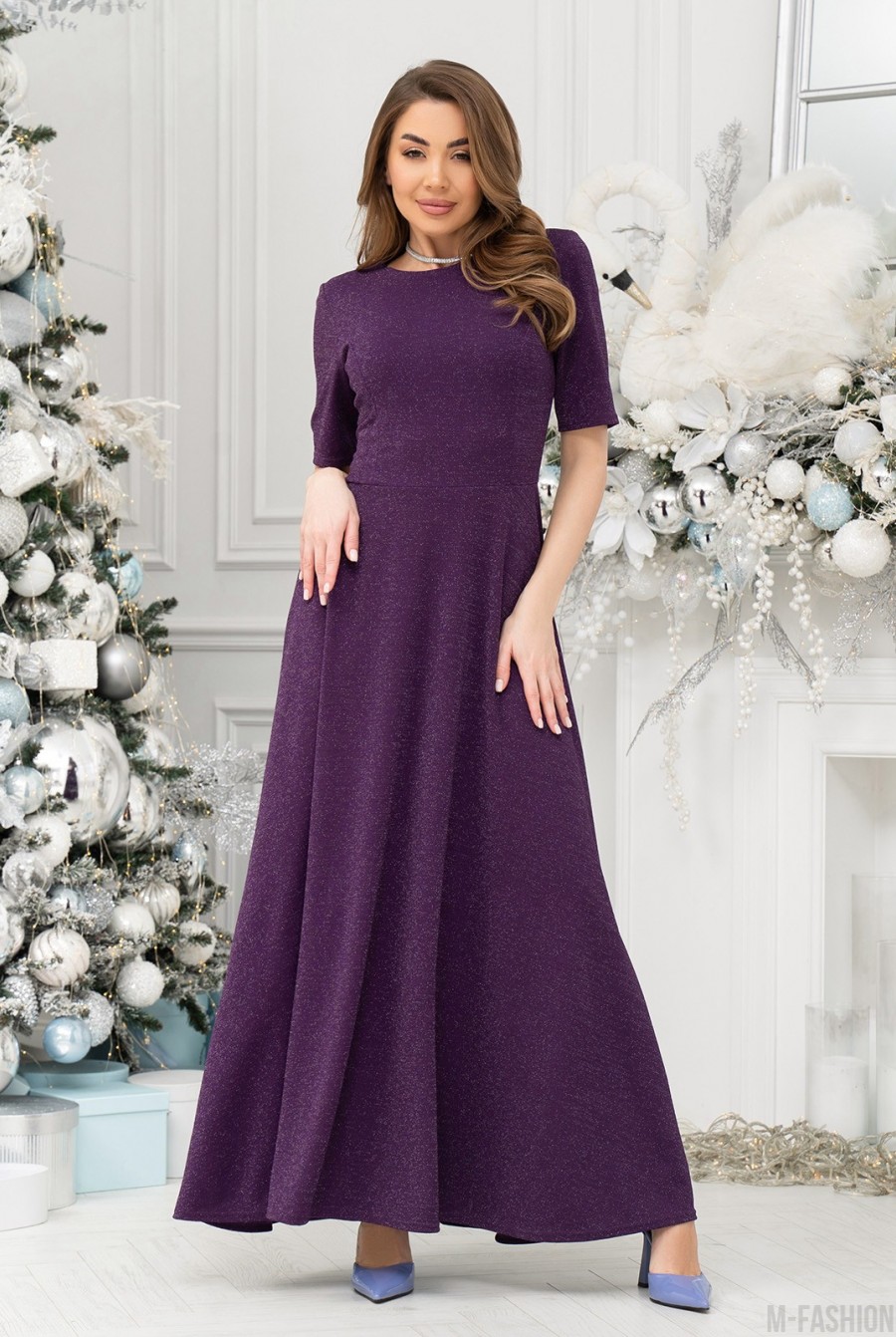 Длинное блестящее платье фиолетового цвета  - Фото 1