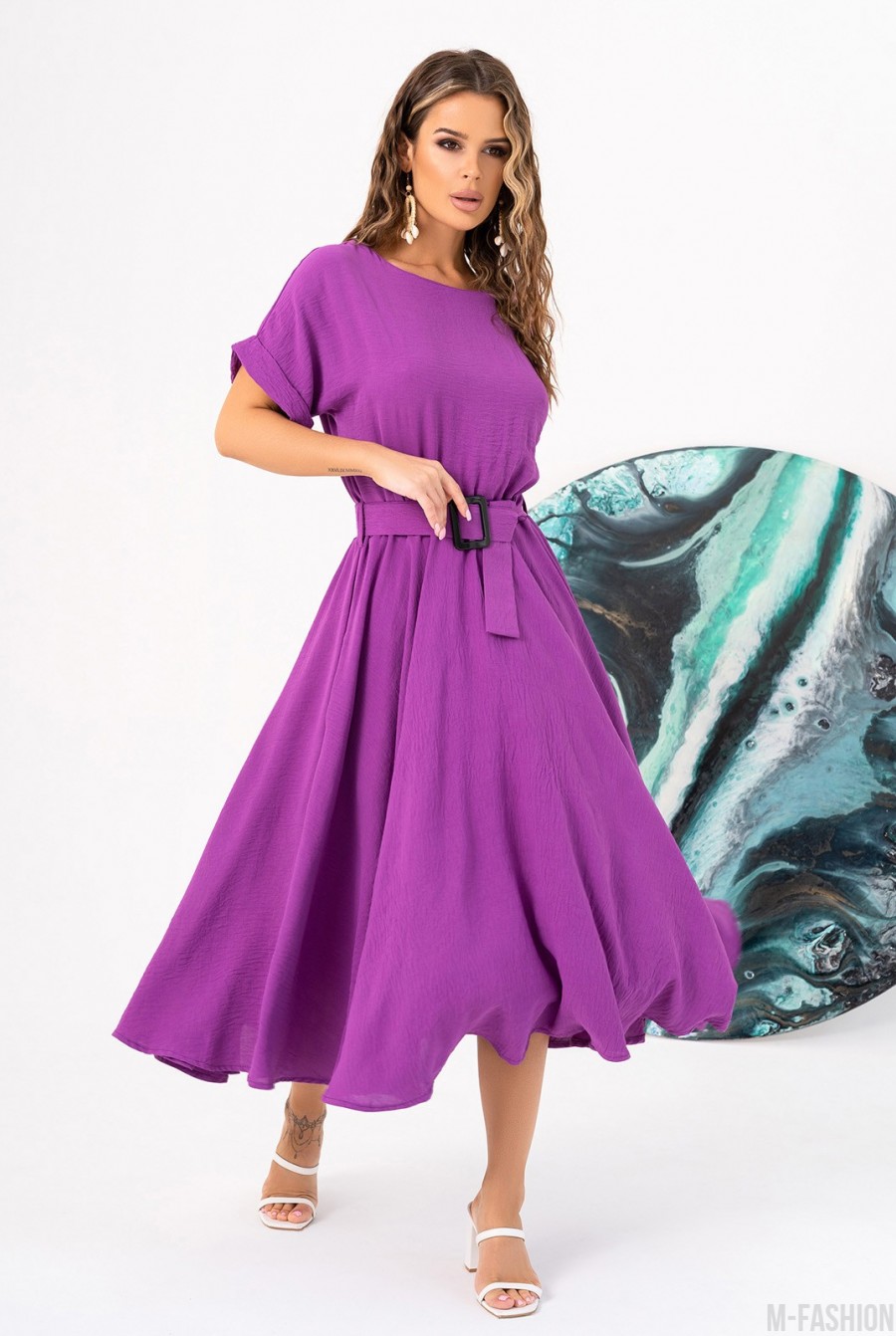 Фиолетовое платье с расклешенной юбкой - Фото 2