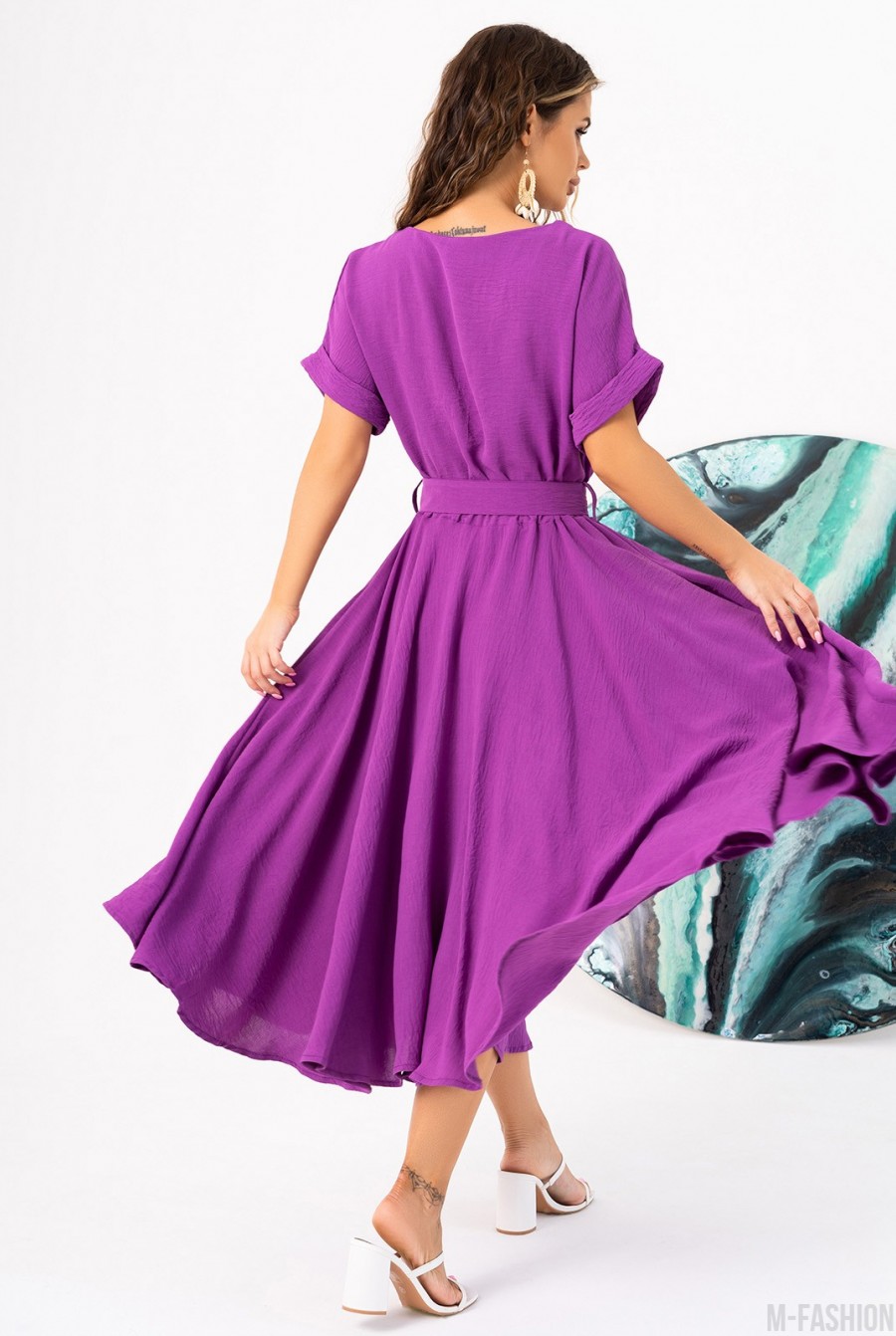 Фиолетовое платье с расклешенной юбкой - Фото 3