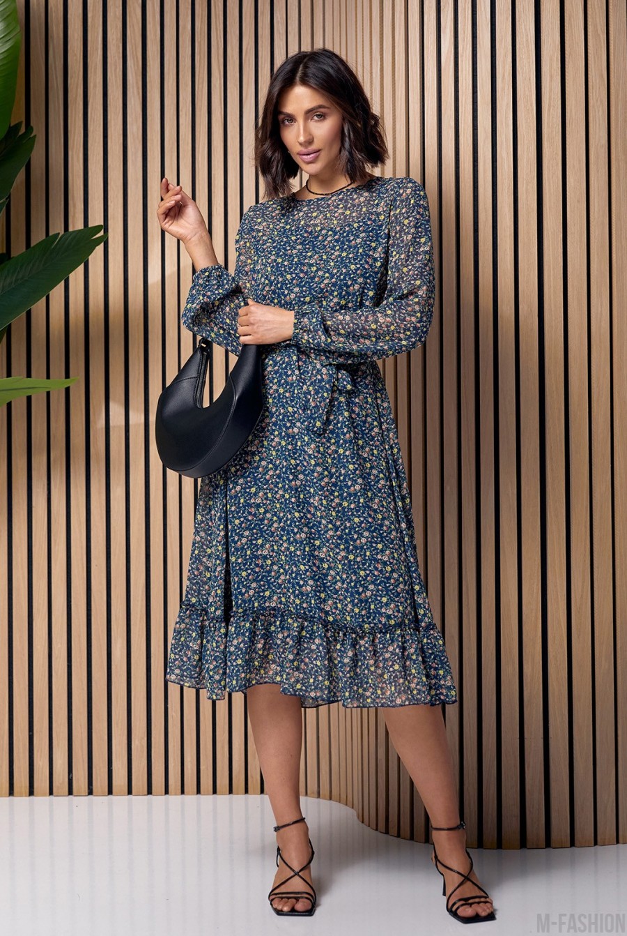 Синее шифоновое платье с цветочным принтом  - Фото 1